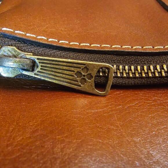 Patricia Nash large wristlet - Picture 5 of 9